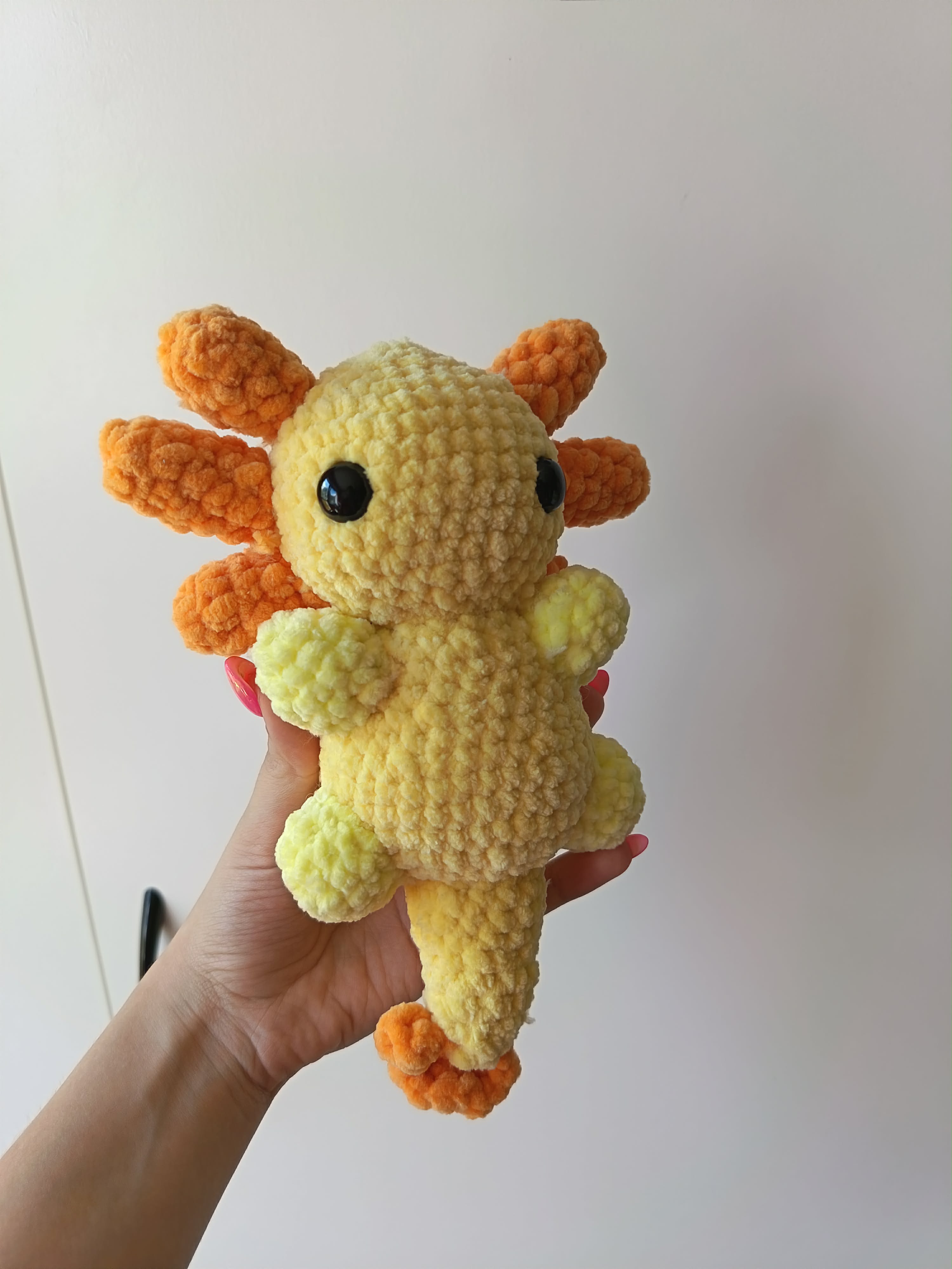Kézzel készült horgolt sárga axolotl plüss - Miramigurumi